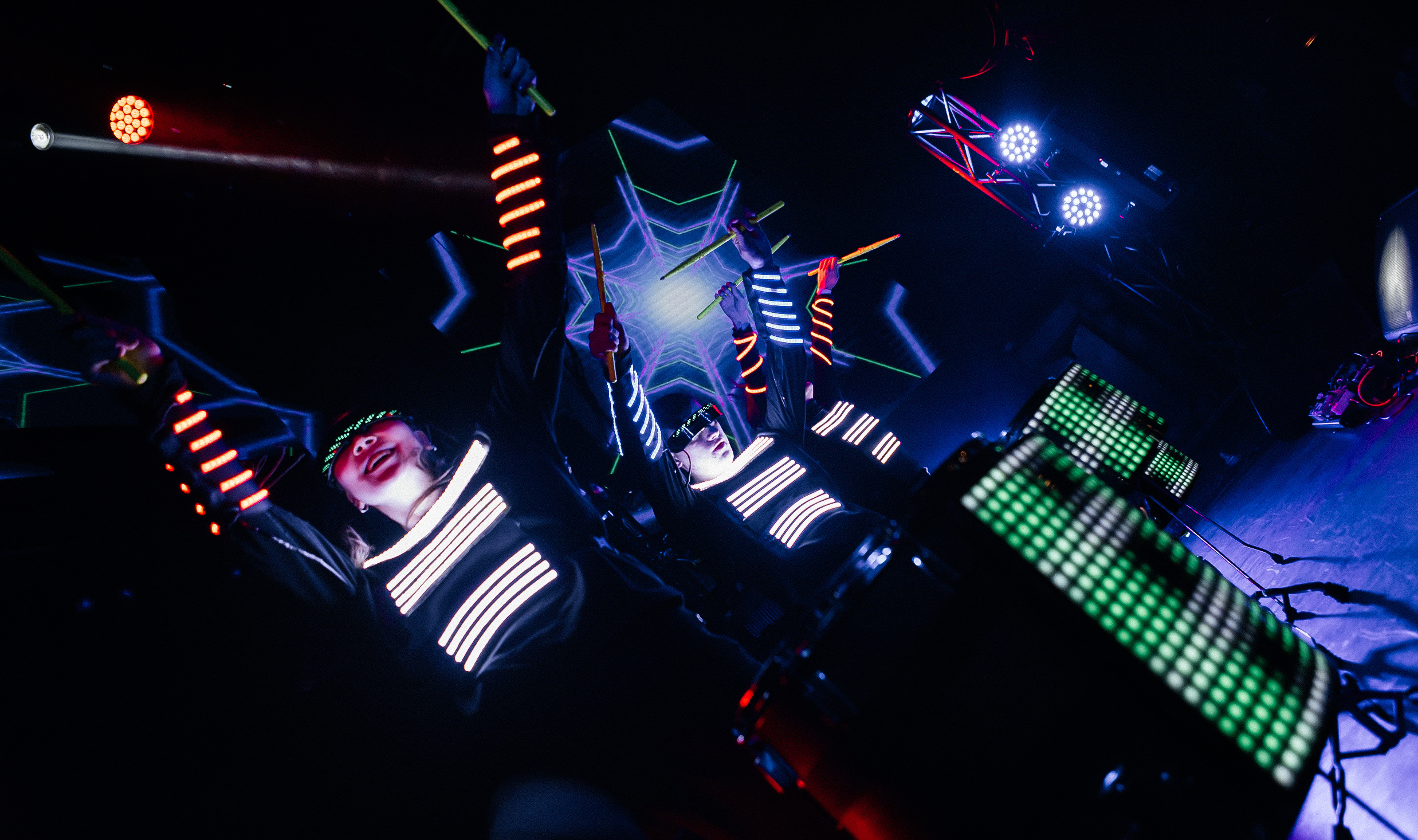 Барабанное шоу Драйв бит на Top Place