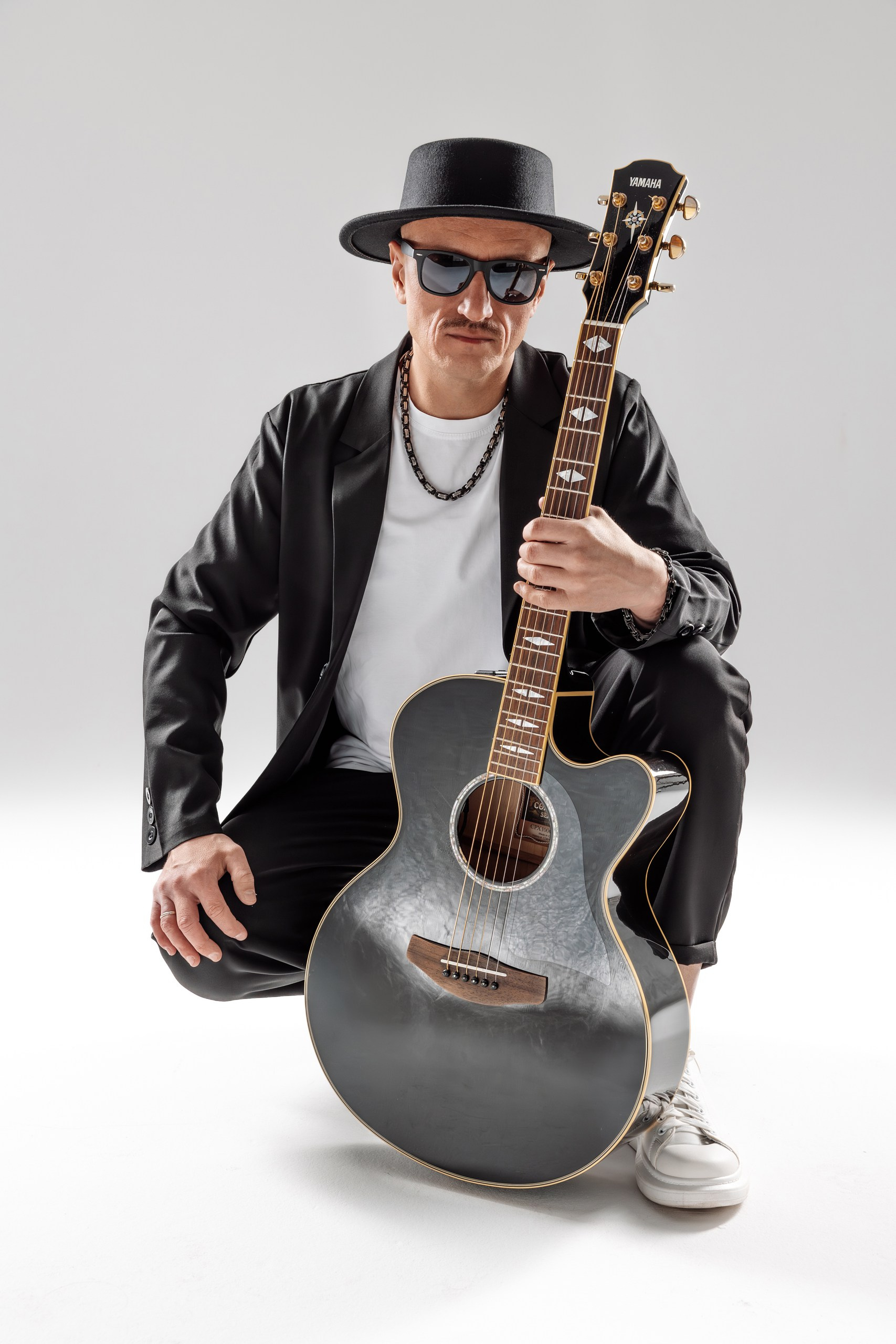 Поющий гитарист - Влади Каримов