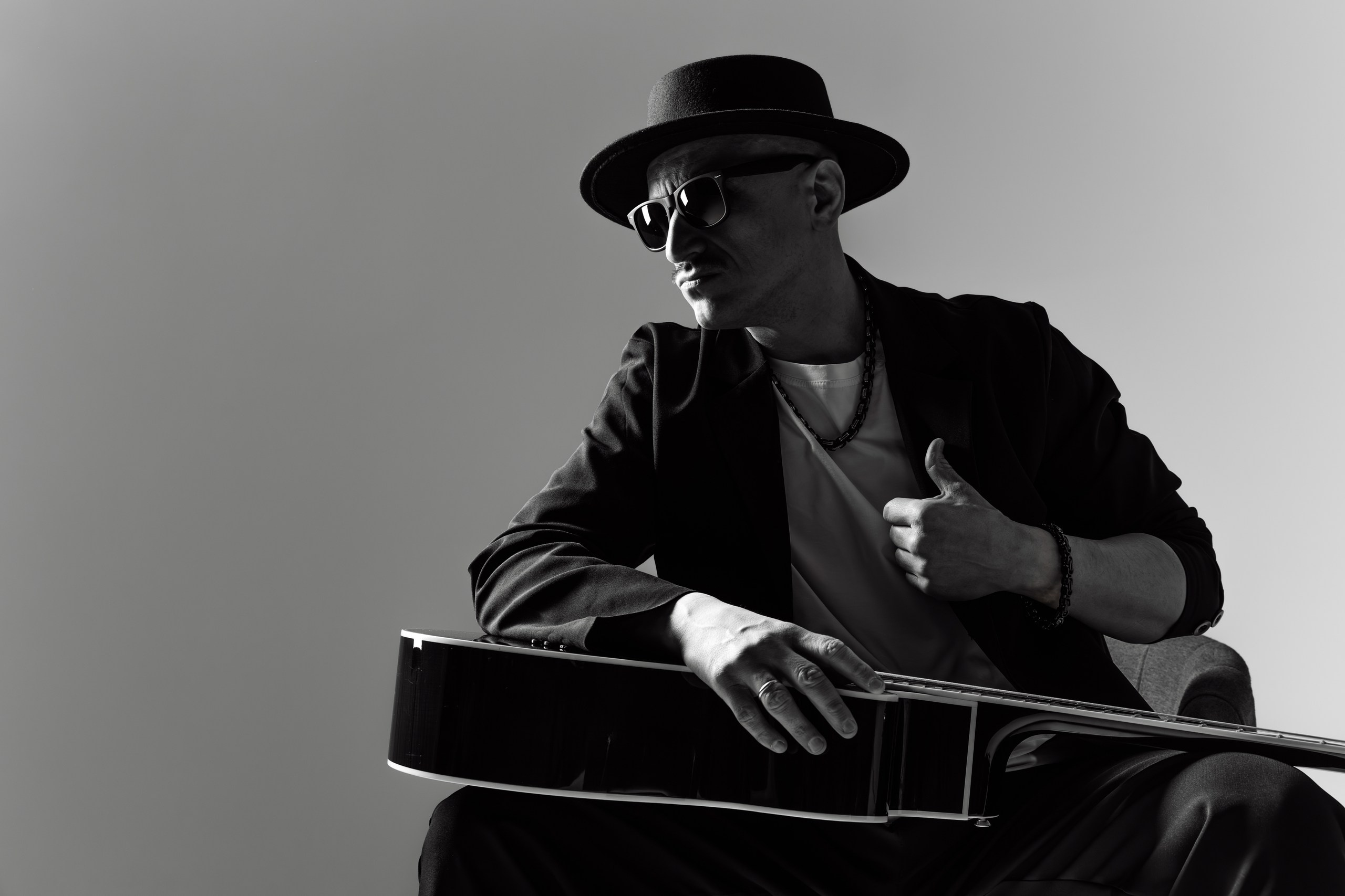 Поющий гитарист - Влади Каримов