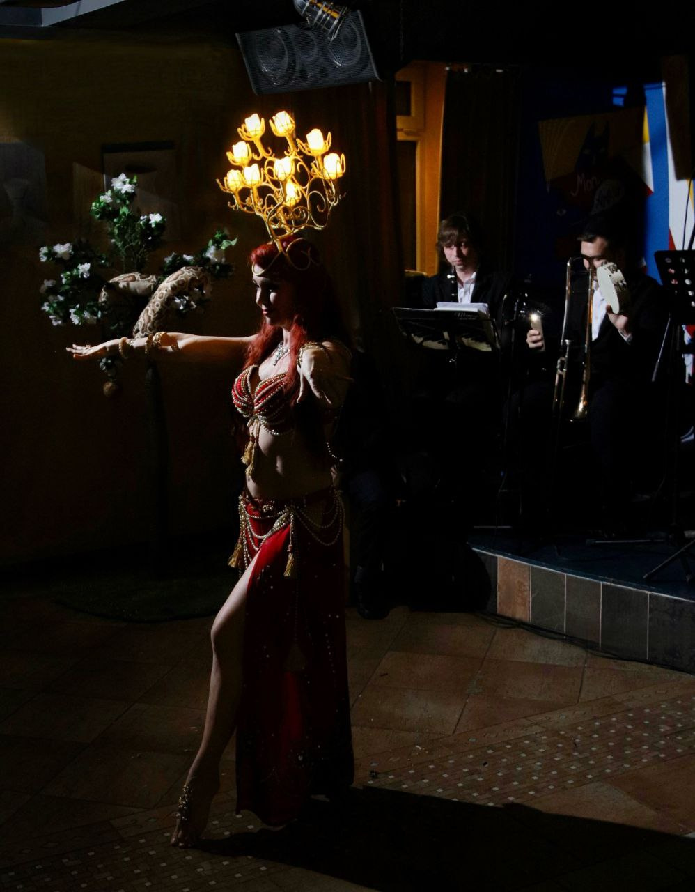 С канделябрами