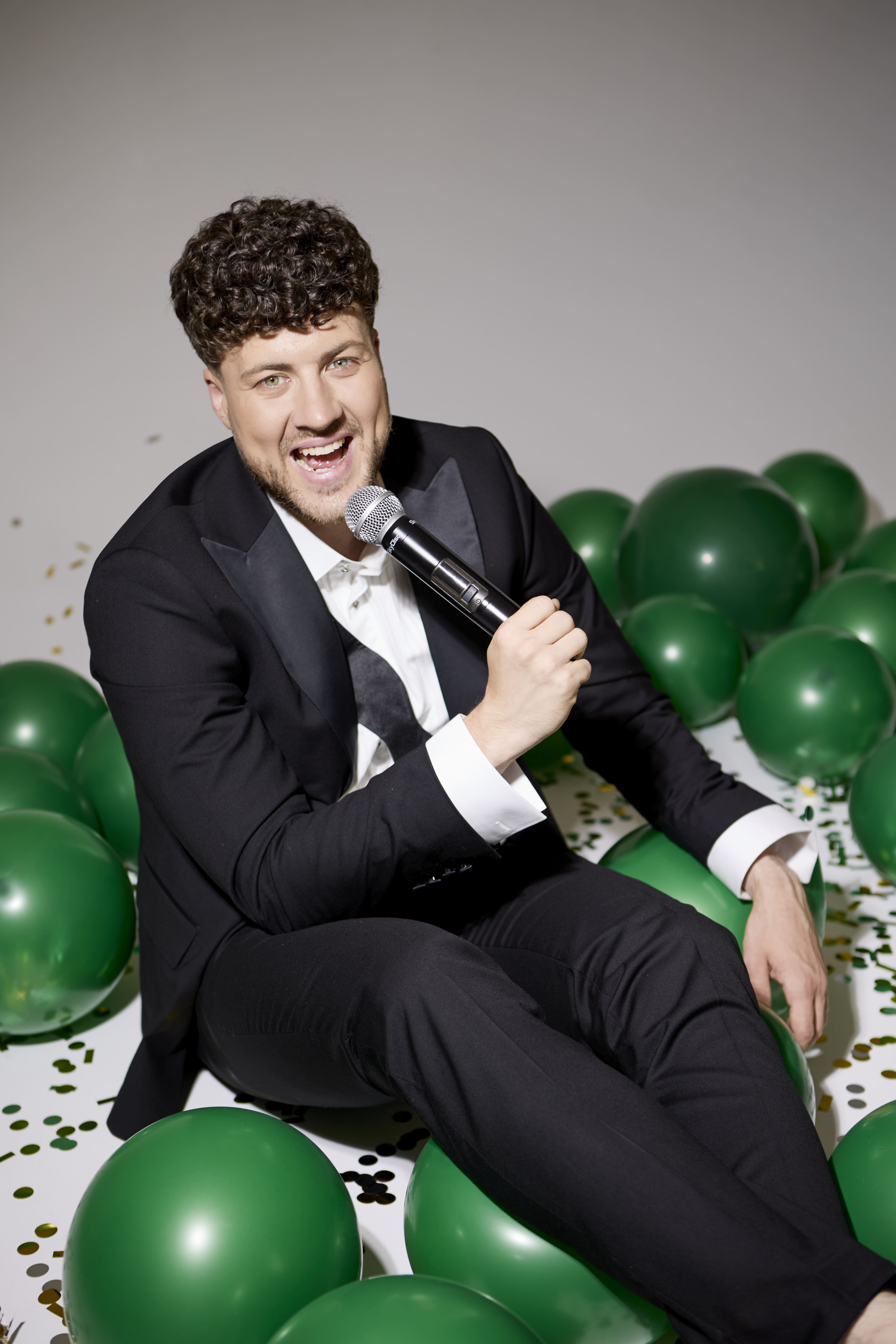 Ведущий Сергей Белан