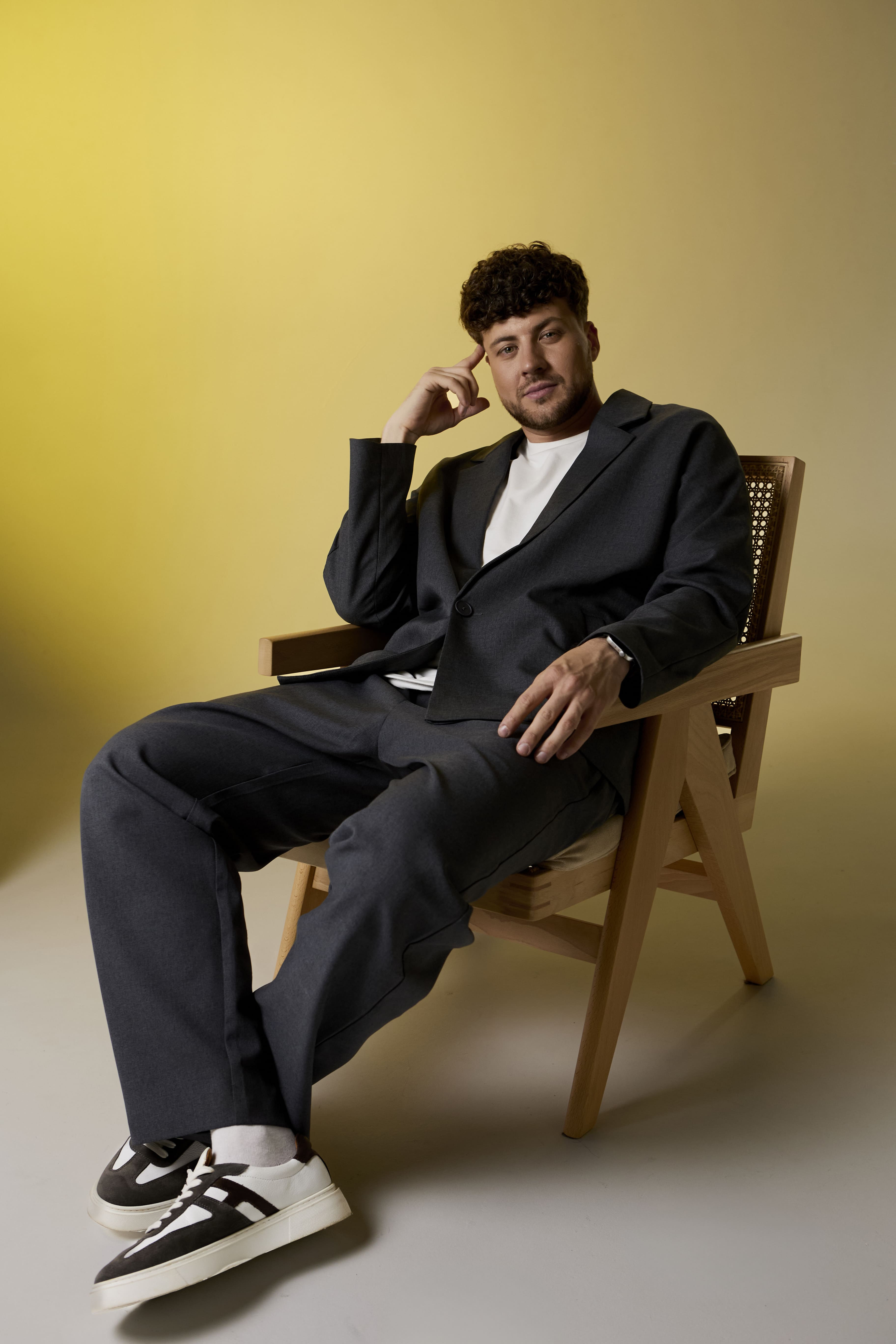 Ведущий Сергей Белан