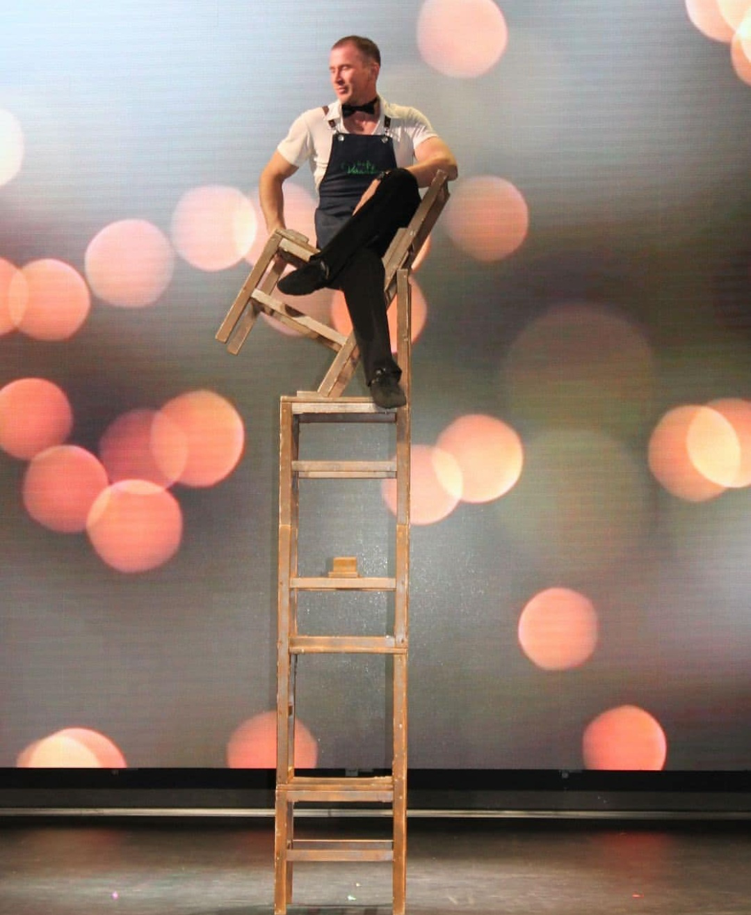 Эквилибр на стульях