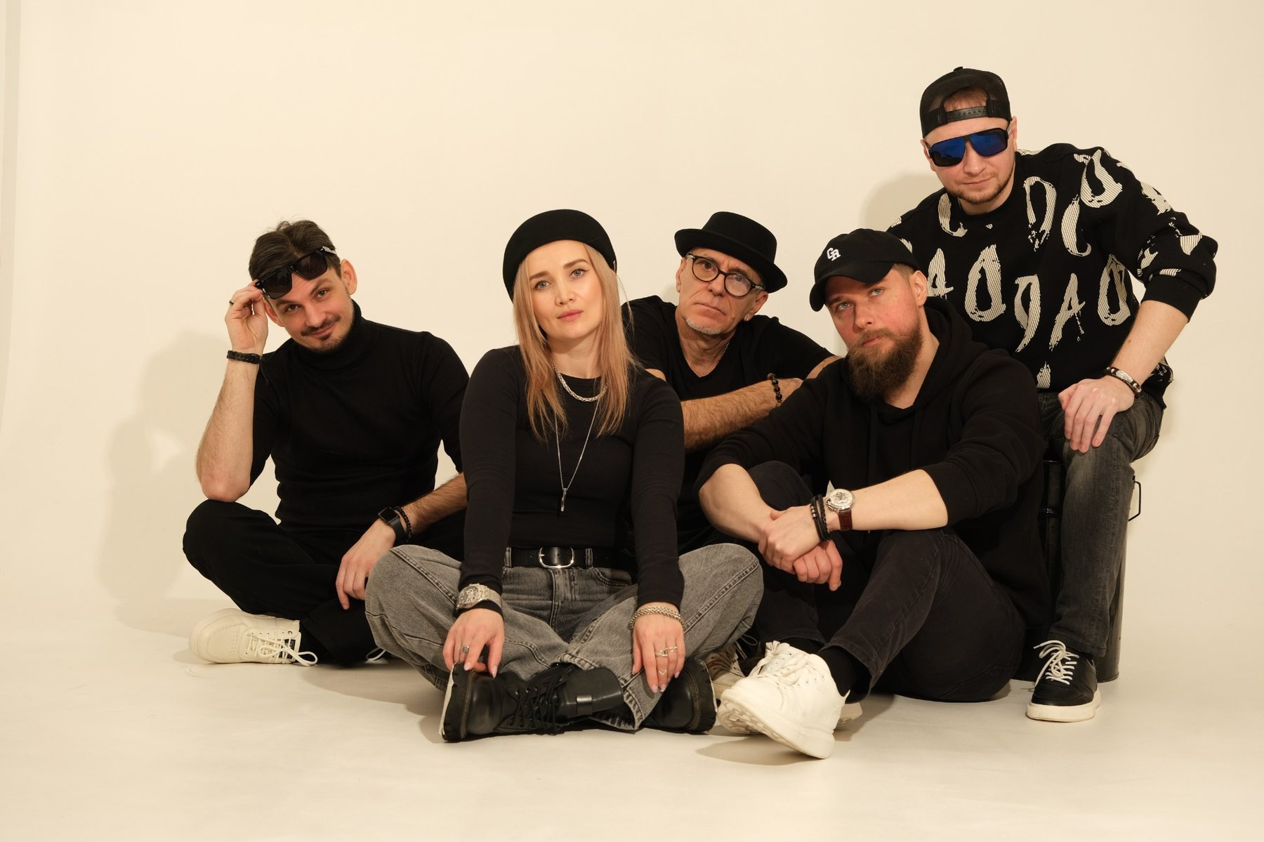 muZikZak в чёрном