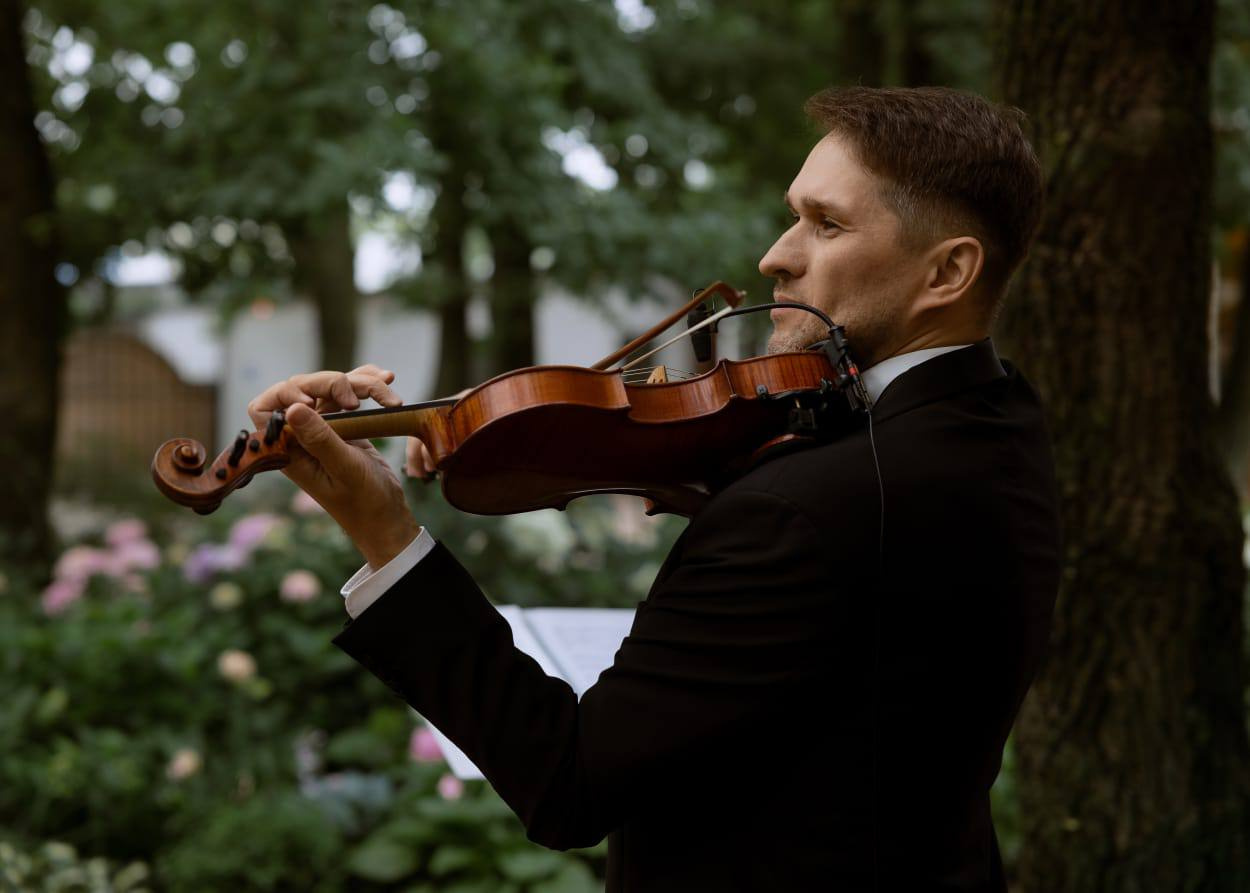 Встреча гостей, Роджер