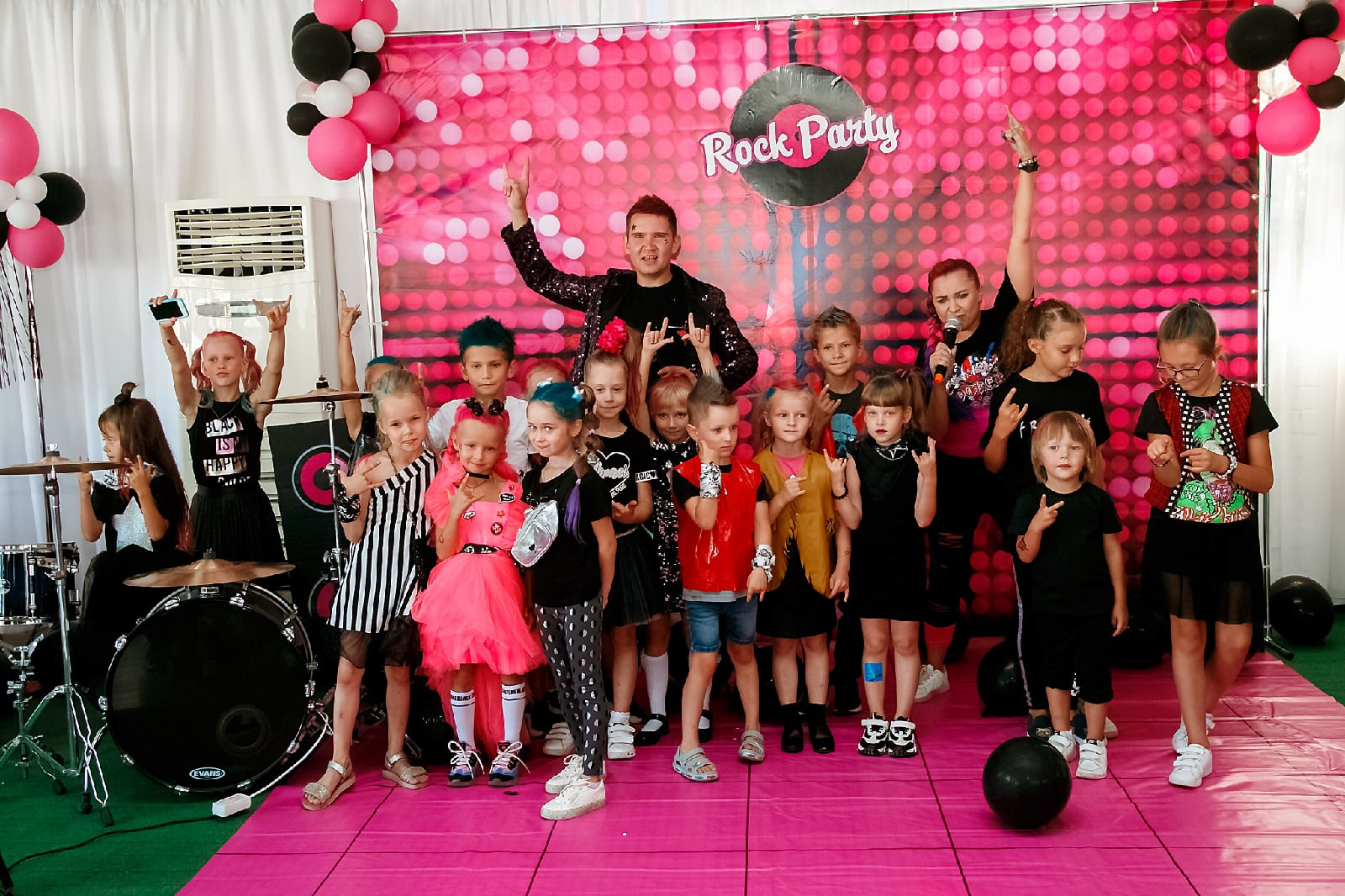 Kids pink Rock party