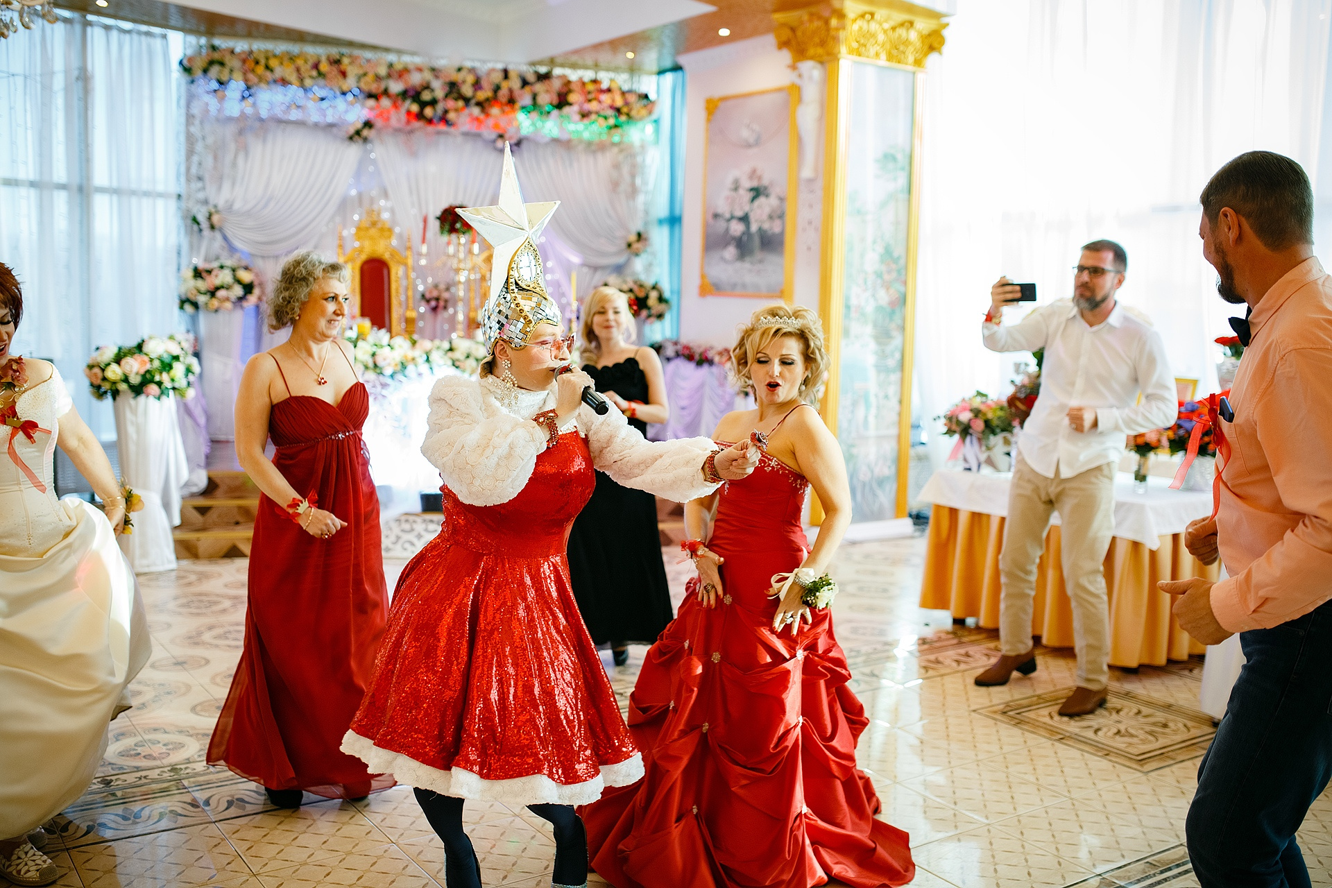 Шоу программа на свадьбу. Тамада Санкт Петербург. Поющая ведущая на свадьбу тамада СПБ. Как провести свадьбу без тамады