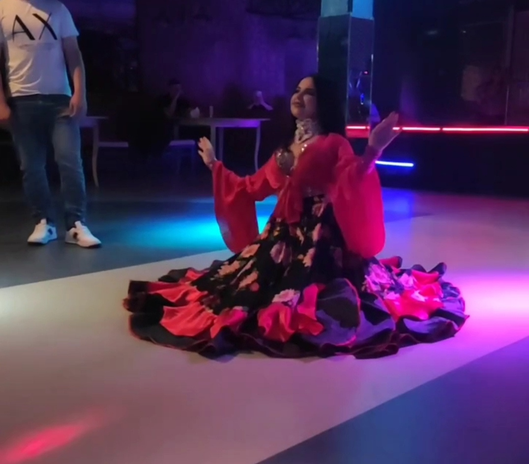 Цыганский танец с переходом в восточный танец