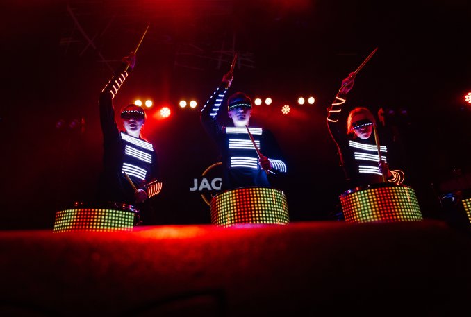 Барабанное шоу Драйв бит на Top Place