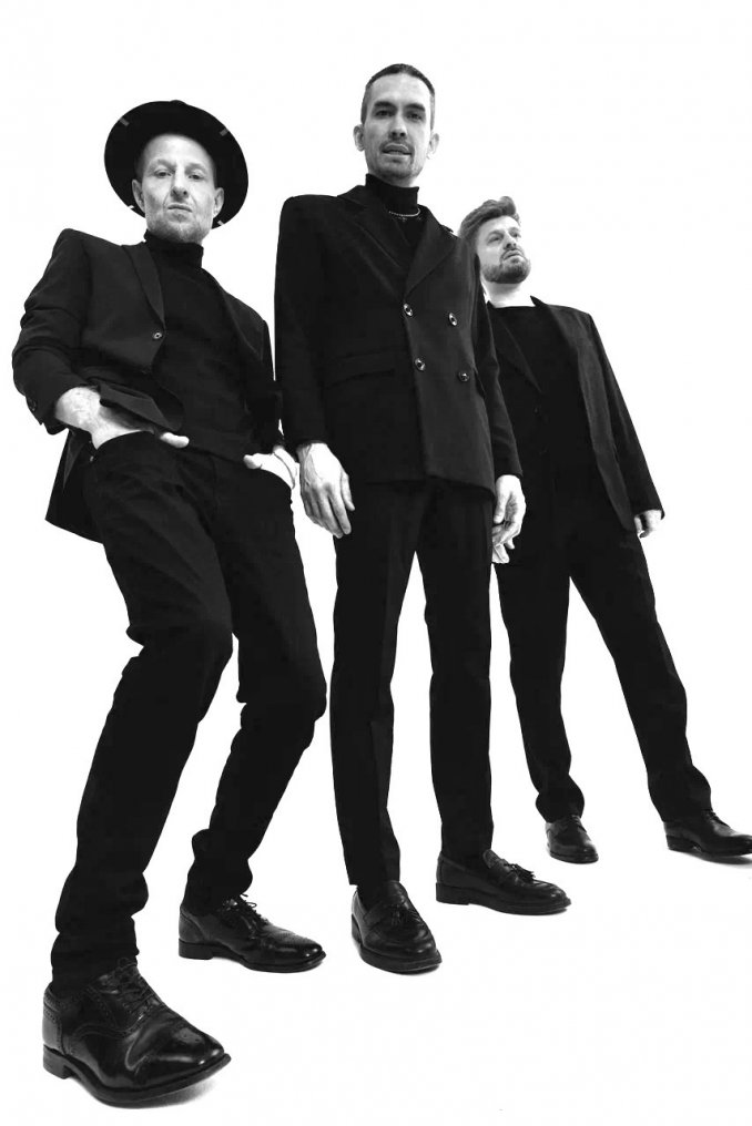 ЧЕРНАЯ ИКРА