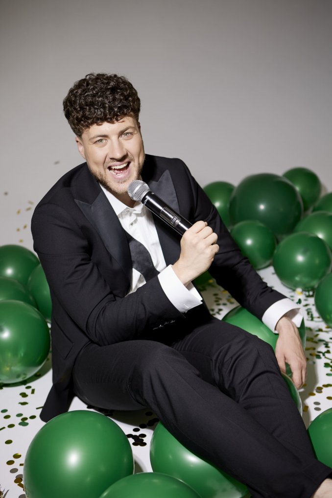 Ведущий Сергей Белан