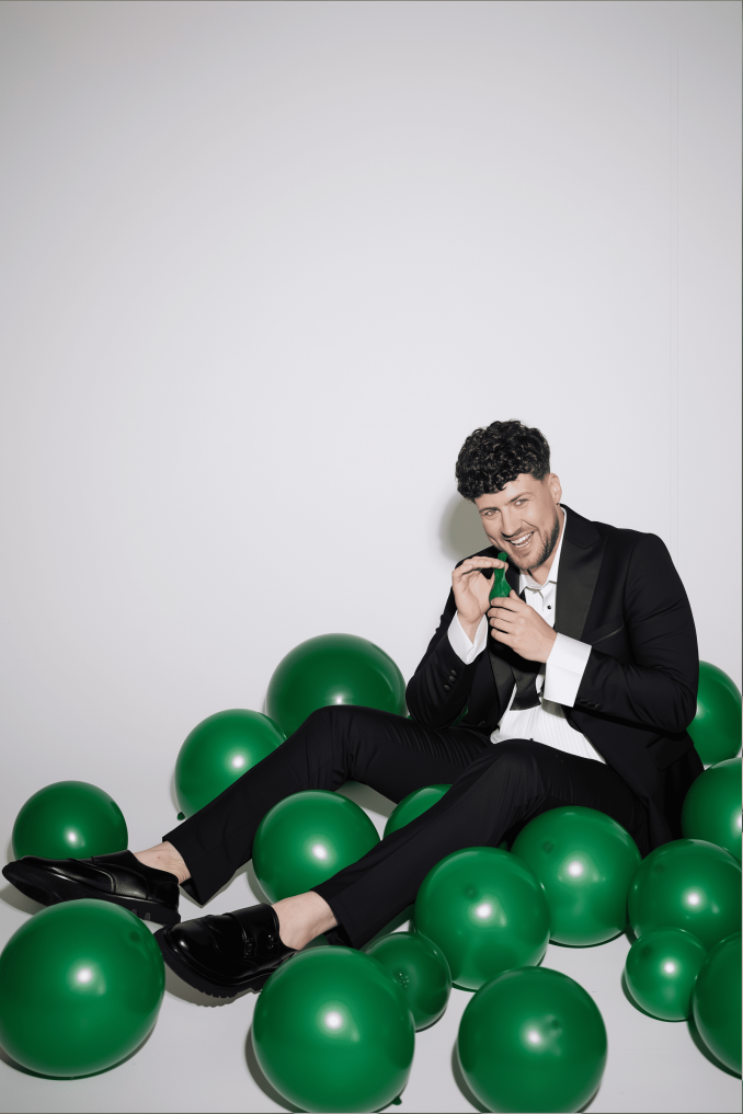 Ведущий Сергей Белан