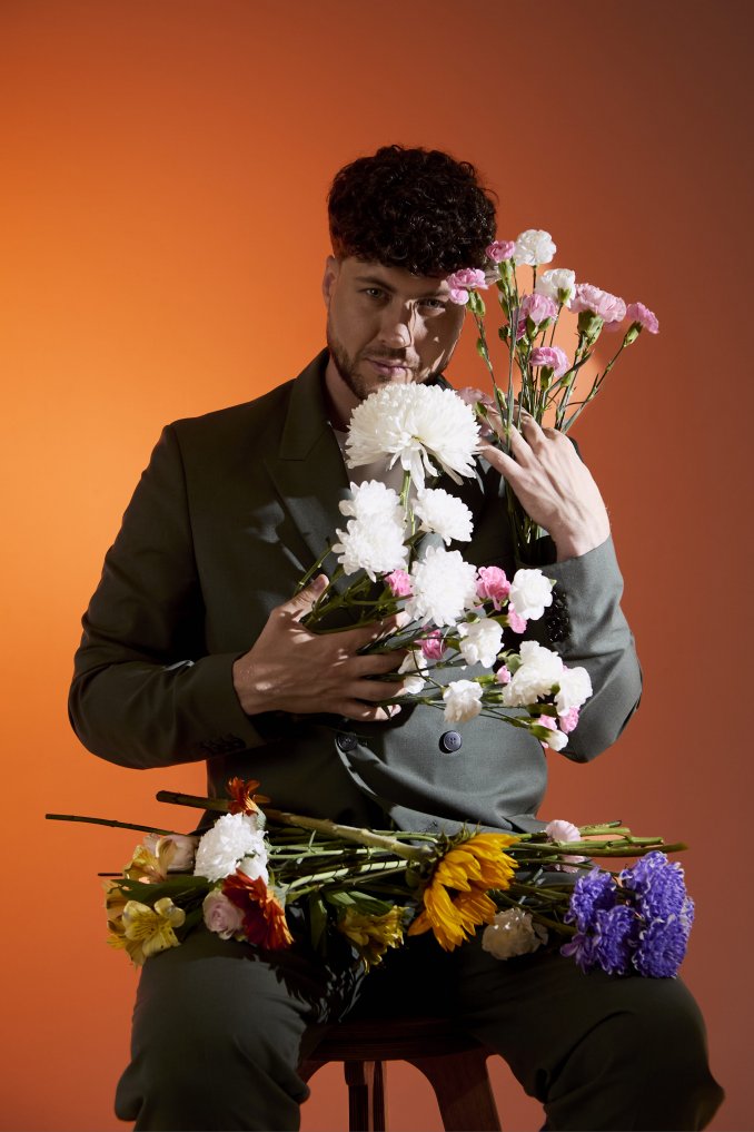 Ведущий Сергей Белан