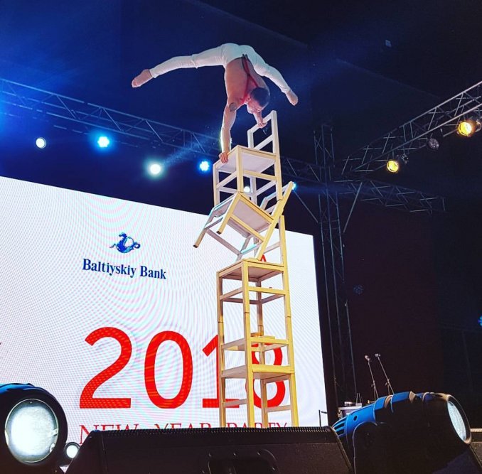 Эквилибр на стульях