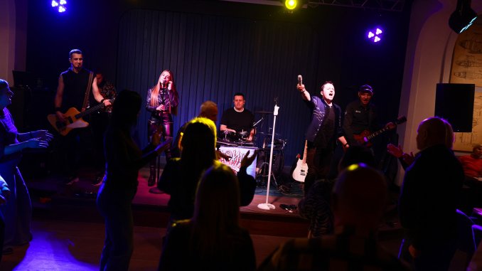 Выступление в клубе