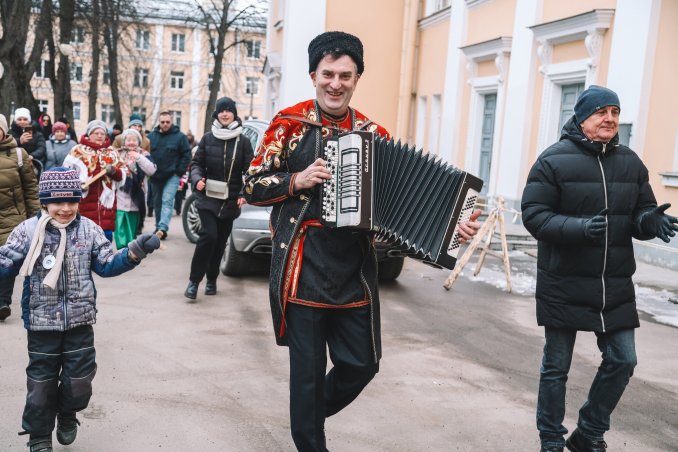 Народные гуляния