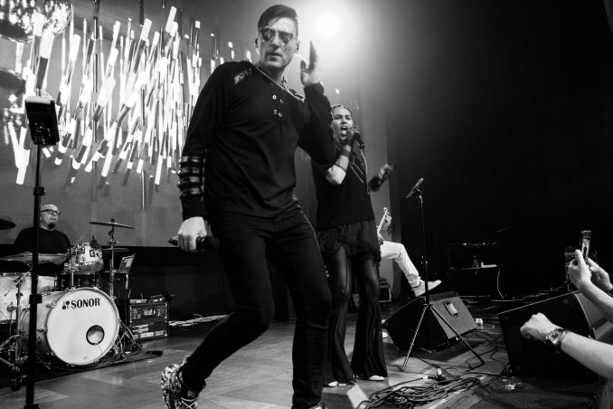 "Сарафан Радио"  - кавер-группа Краснодар.