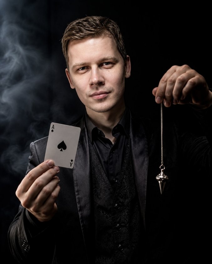 Эстрадный гипнотизер и менталист Дмитрий Дар