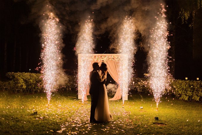 Зажжение сердец и пиро фонтаны на свадьбу