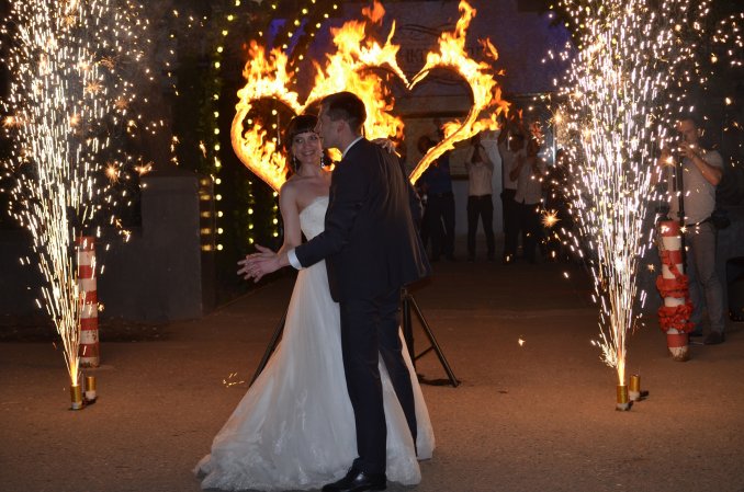 Зажжение сердец и пиро фонтаны на свадьбу