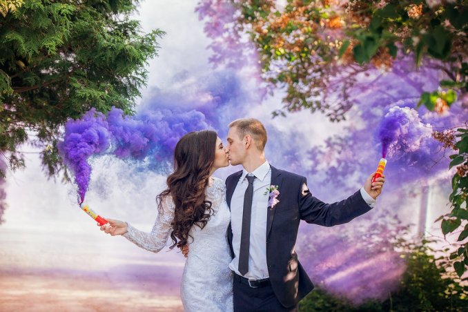 Цветной дым на свадебную фотосессию