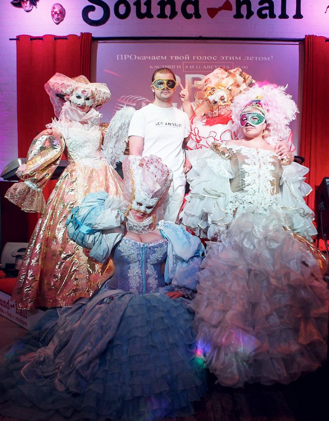 Креатив-центр "ТРИ ЕЖА"  новогоднее шоу  в венецианских бальных платьях!
