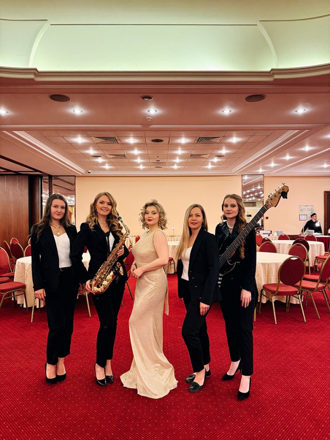 Женская кавер-группа Casa al mare