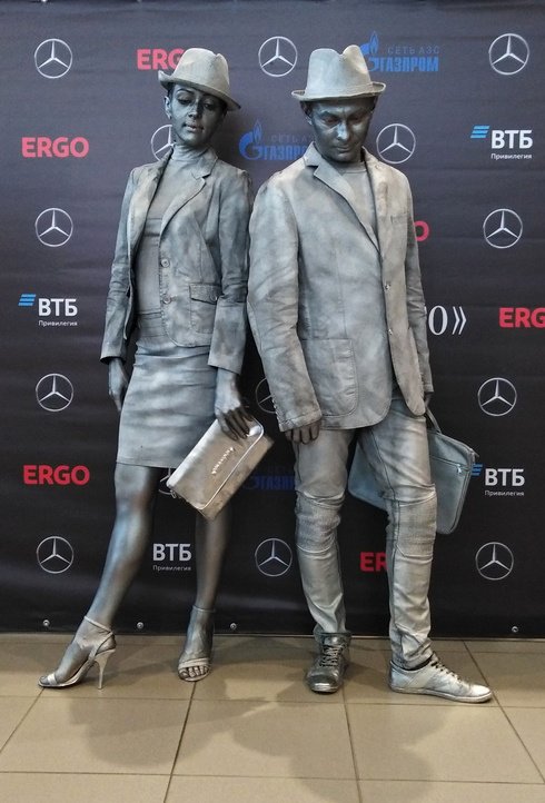 Серебряные живые статуи "Люди Большого Города."
