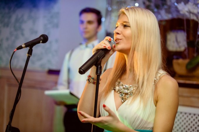 Ведущая и певица Саша Пушкина sasha-pushkina.ru