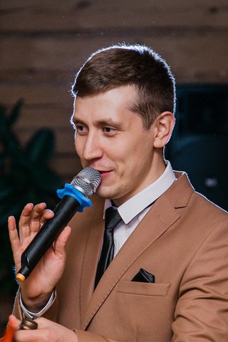 Профессиональный ведущий Артур Богданов