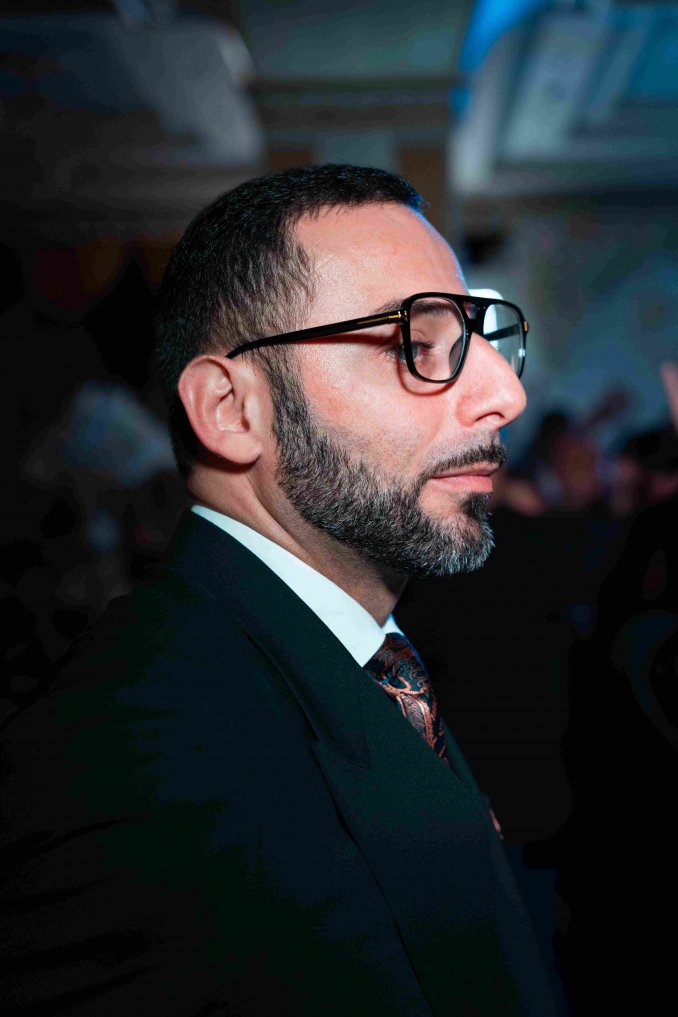 Showman , Ведущий.