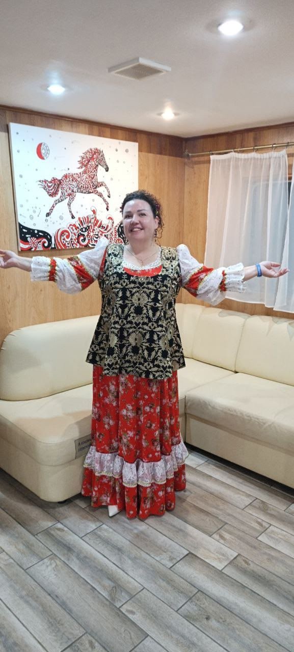 Елена Садовская - автор-исполнитель новой казачьей песни.