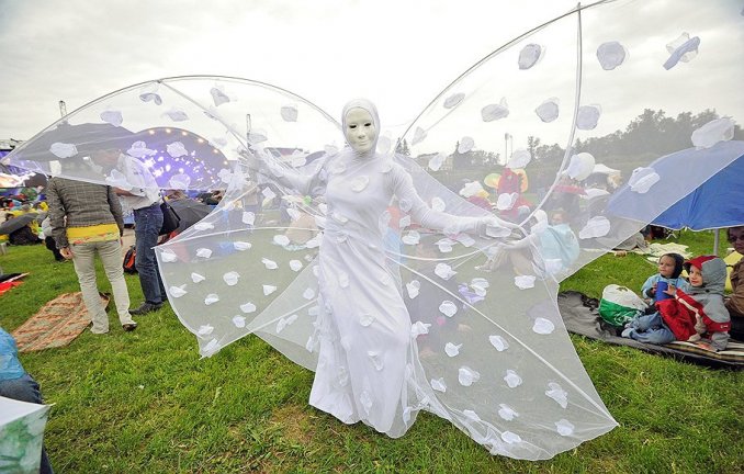Mimes and Stilt Walkers — Elena Basova Living Images Theatre