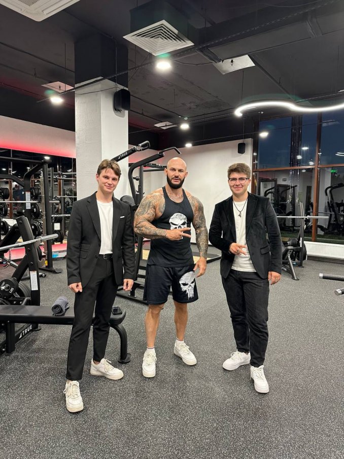 Кавер-дуэт балалаечников «Balalaikes»