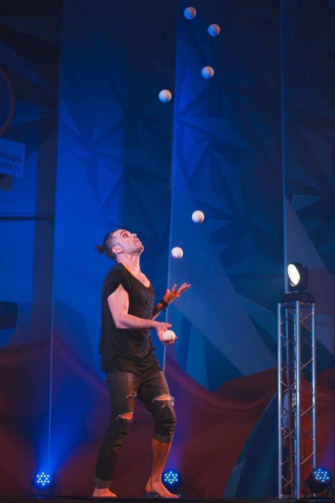 Жонглер. Артист.