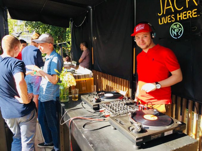 Vinyl DJ