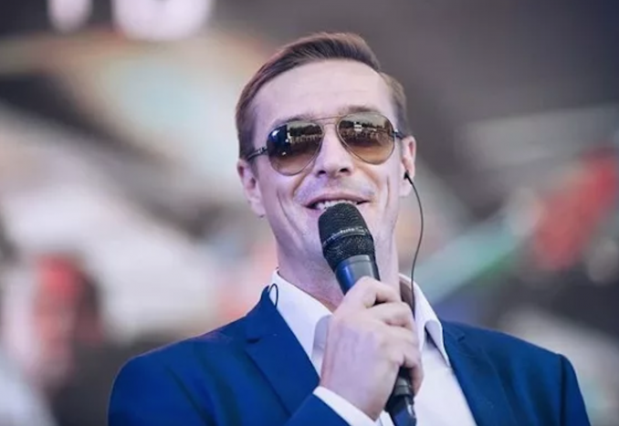 Ведущий Игорь Седов